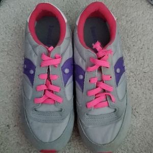 Girls saucony sneakers